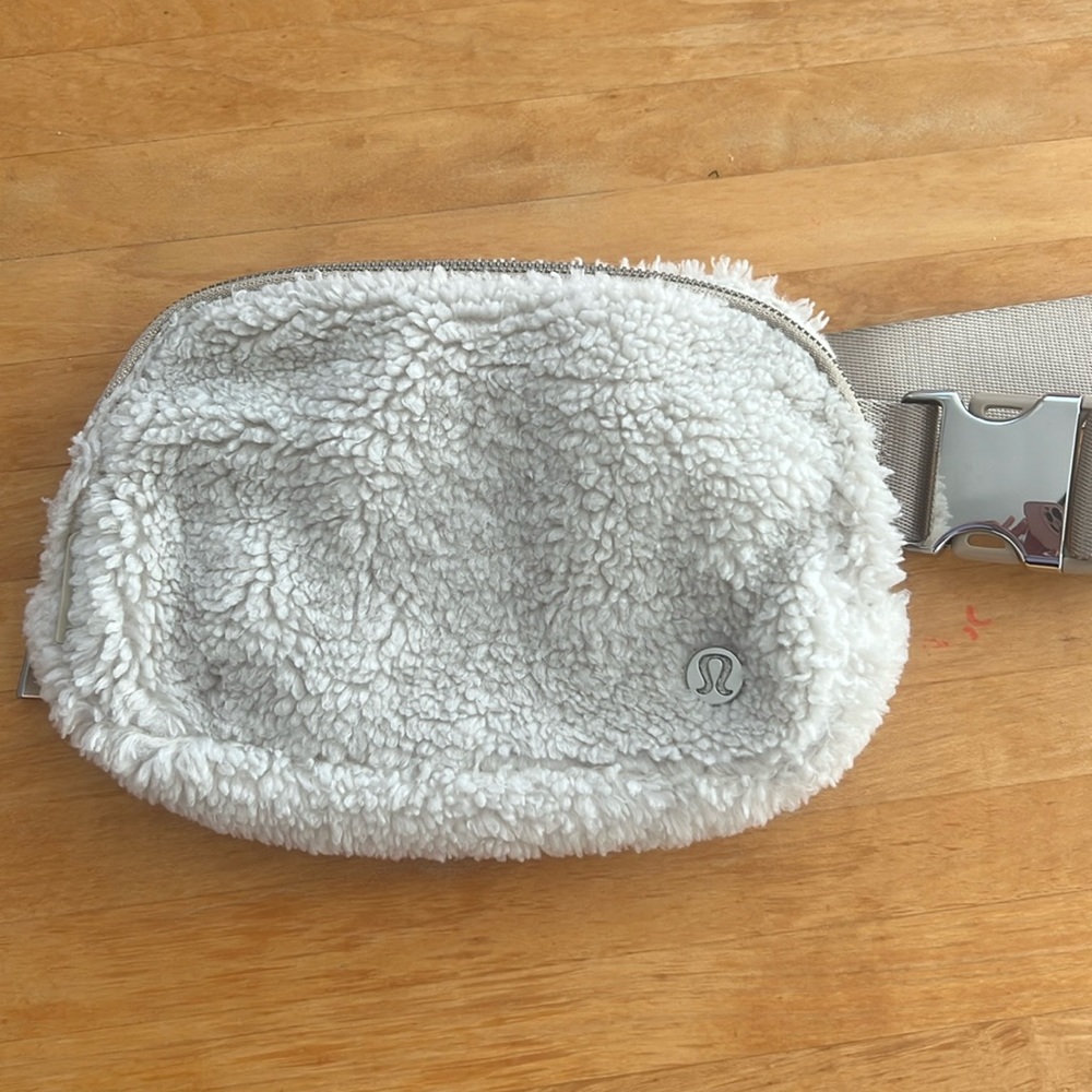 Lululemon fleece belt bag